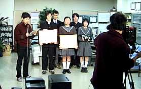 生中継の様子